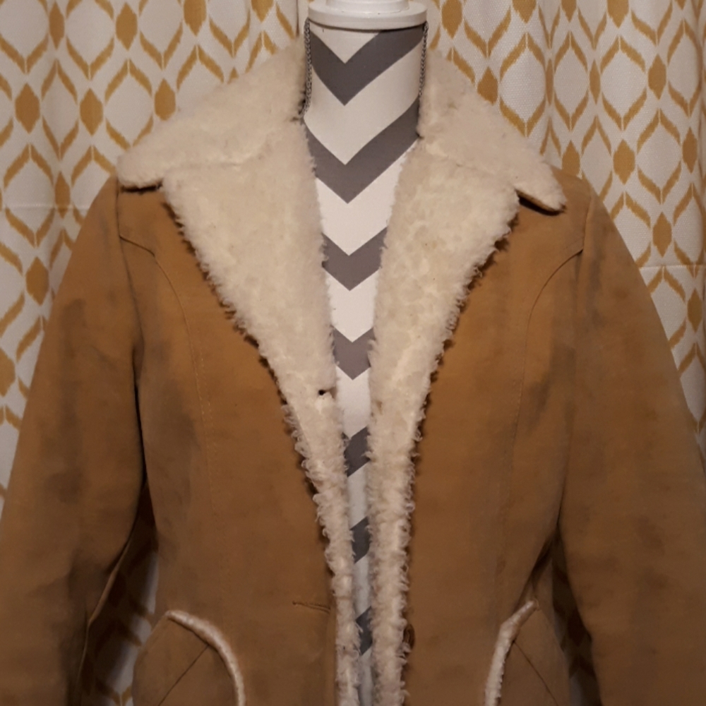 Wiman....Coat - Picture 3 of 7